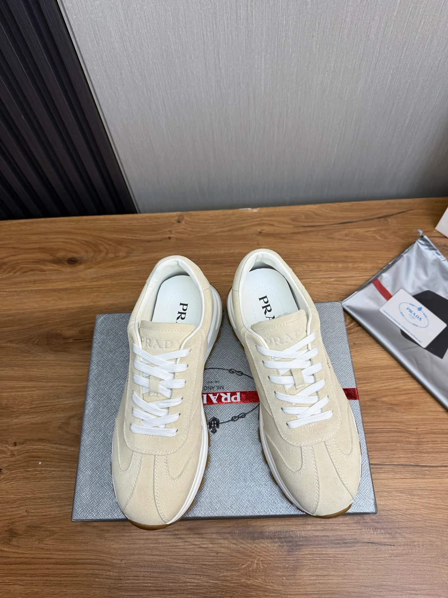 Men's shoes 💰580💰 [PRADA] Hot-selling men's shoes shipped 👏Official website synchronized ⬆️ Original cowhide fabric + cowhide lining, cowhide feet 🐮 1:1 shipment ✔️Original original sole, 38-45 (45. Customized, non-refundable)